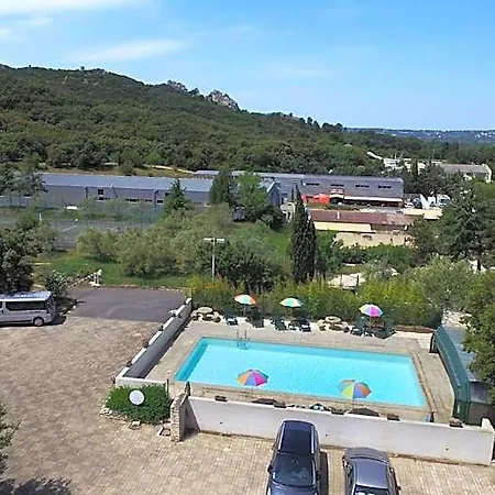 Le Lagon 2* Les Angles (Gard)