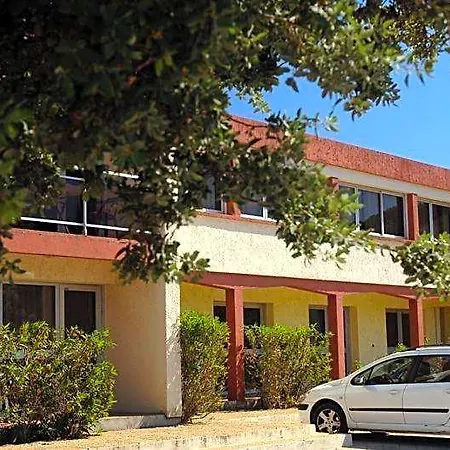 Le Lagon Les Angles (Gard)